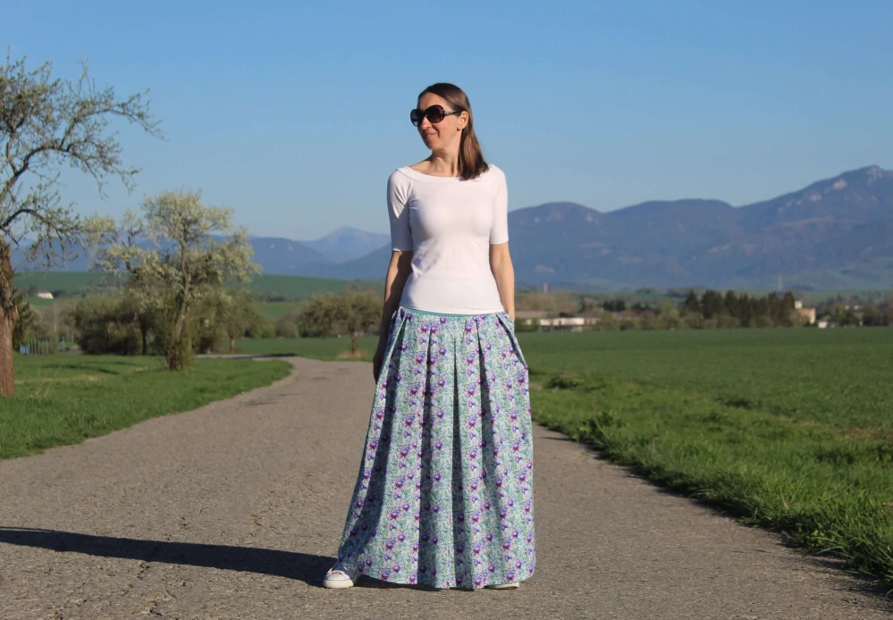 Dlhá skladaná tyrkysovo-fialová sukňa