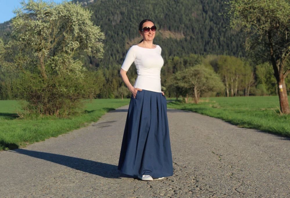 Dlhá tmavomodrá ľanová skladná sukňa