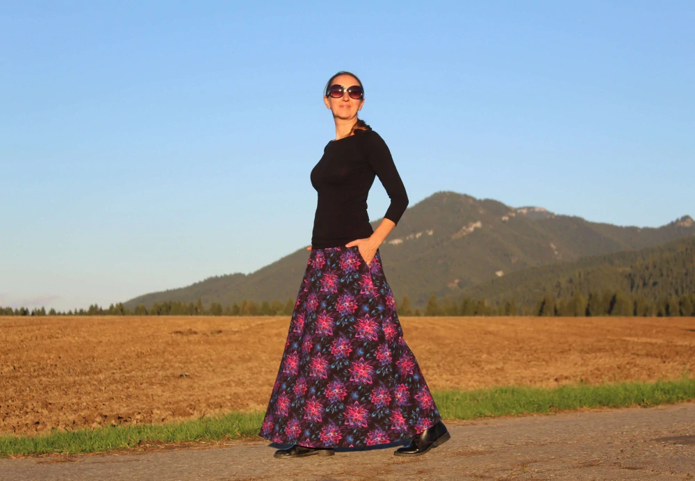 Dlhá sukňa ružovo-fialovo-modré kvety