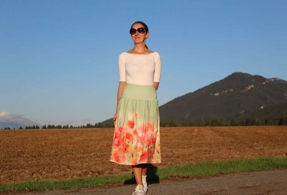 Zelená sukňa s vlčími makmi