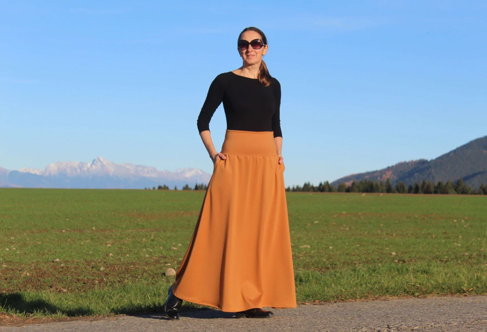 Karamelová áčková úpletová sukňa s vreckami