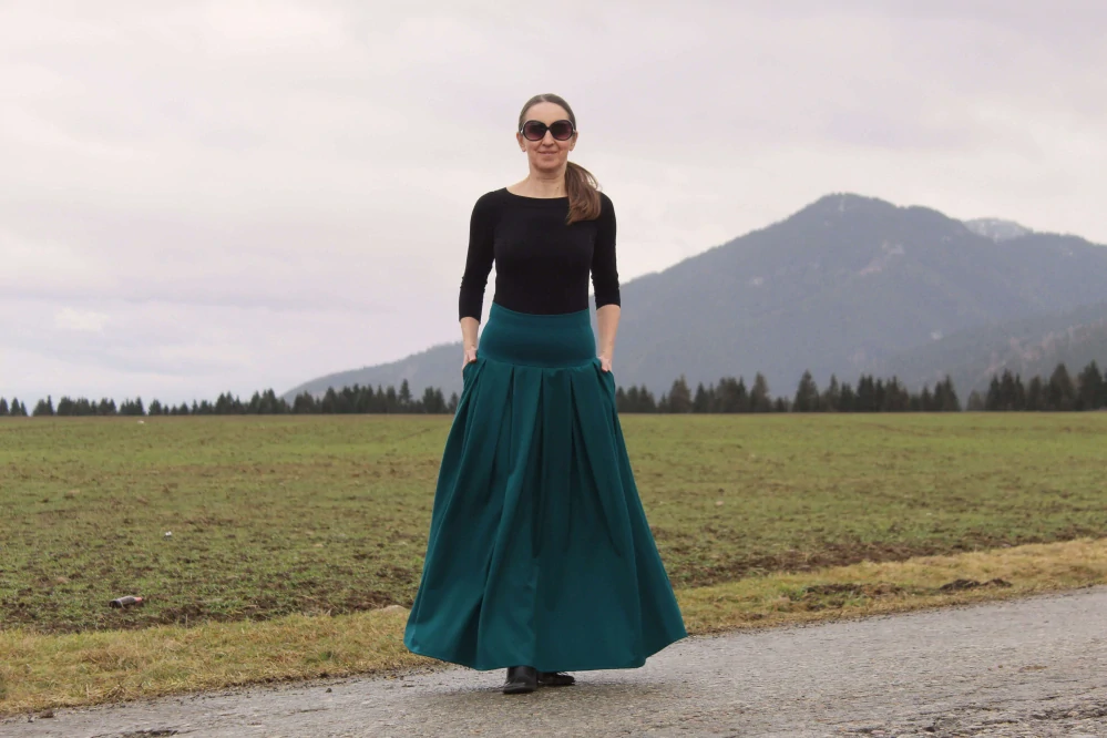 Dlhá petrolejová skladaná sukňa