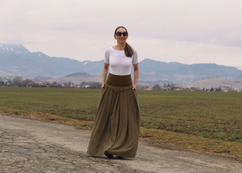 Dlhá skladaná ľanová sukňa khaki