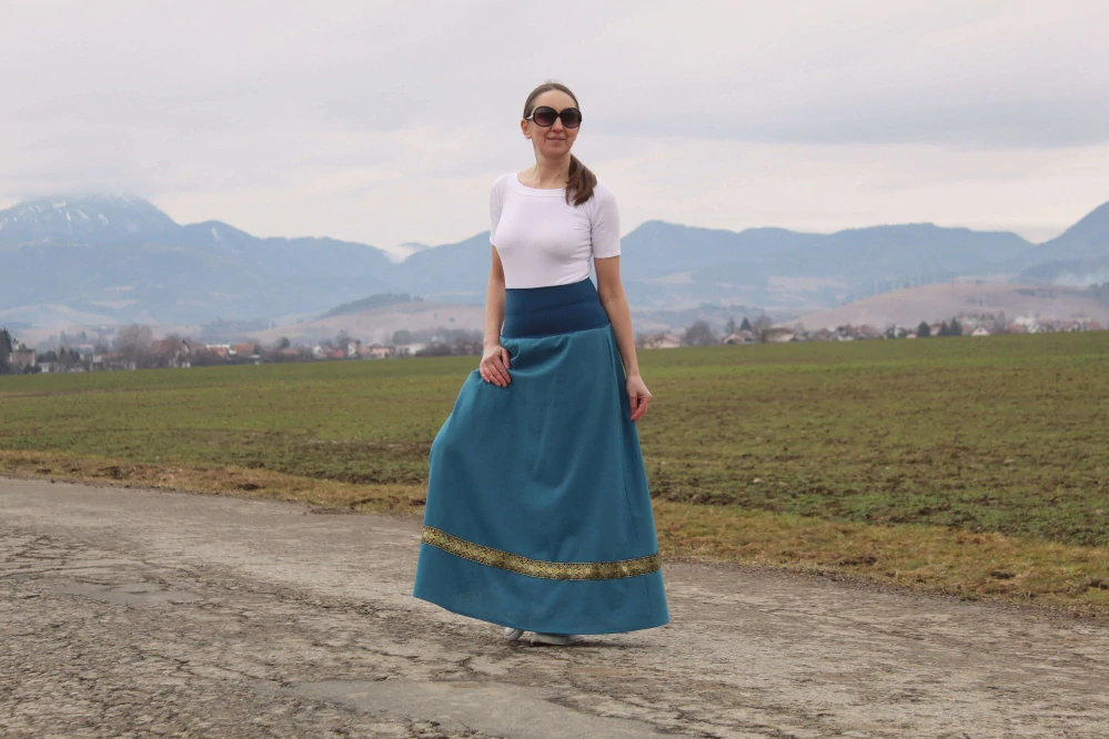 Dlhá tyrkysová ľanová sukňa so stuhou veľ. M