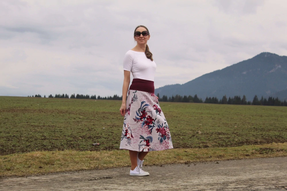 Trojštvrťová sukňa s kvetinovým vzorom