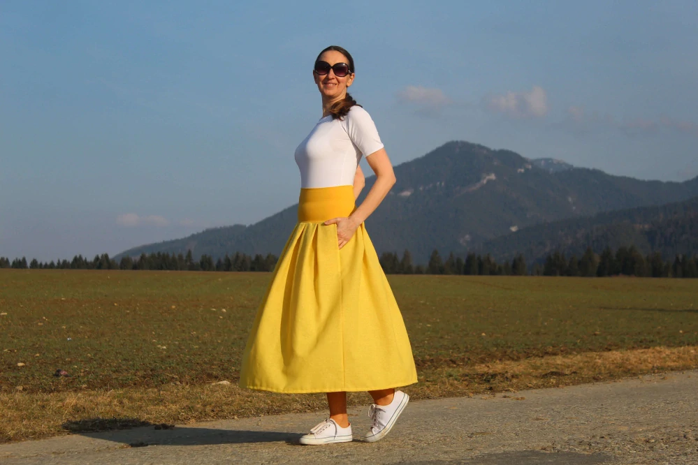 Žltá skladaná ľanová sukňa veľ. S-M