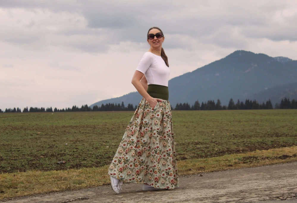 Mušelínová sukňa dlhá – jemne zelená s kvetmi