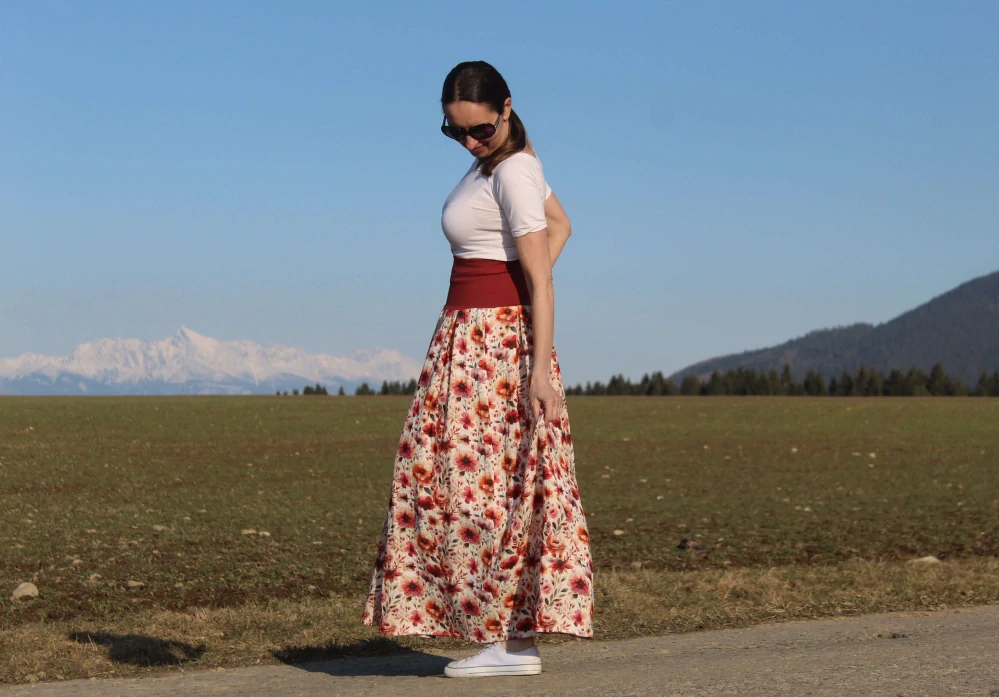 Mušelínová sukňa dlhá – lúčne kvety v tehlových odtieňoch