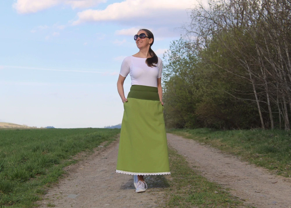 Dlhá áčková sukňa zo zmesového ľanu – svetlozelená s výšivkou a madeirou