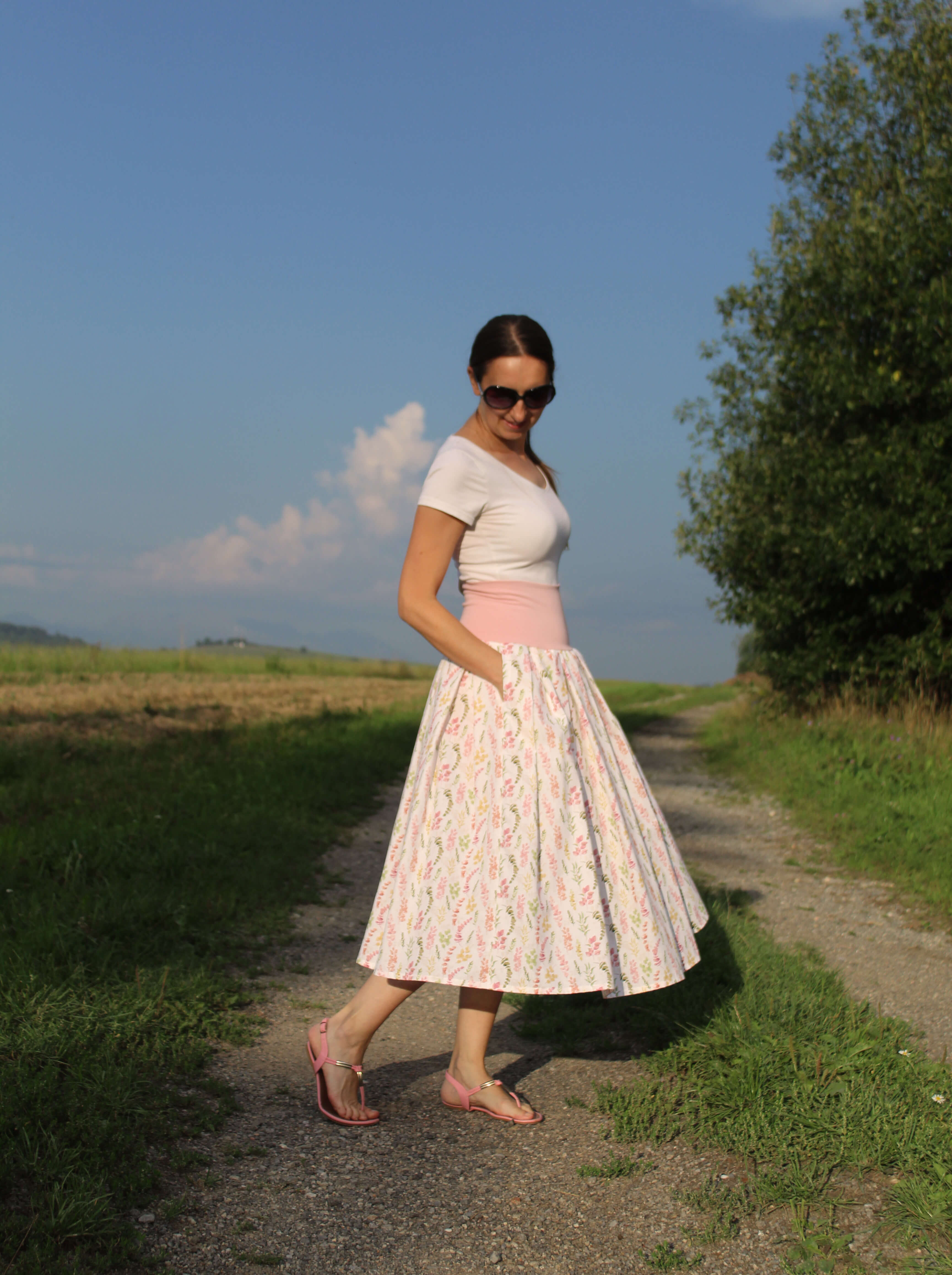 Bavlnená skladaná sukňa ružovo-zelené lístky