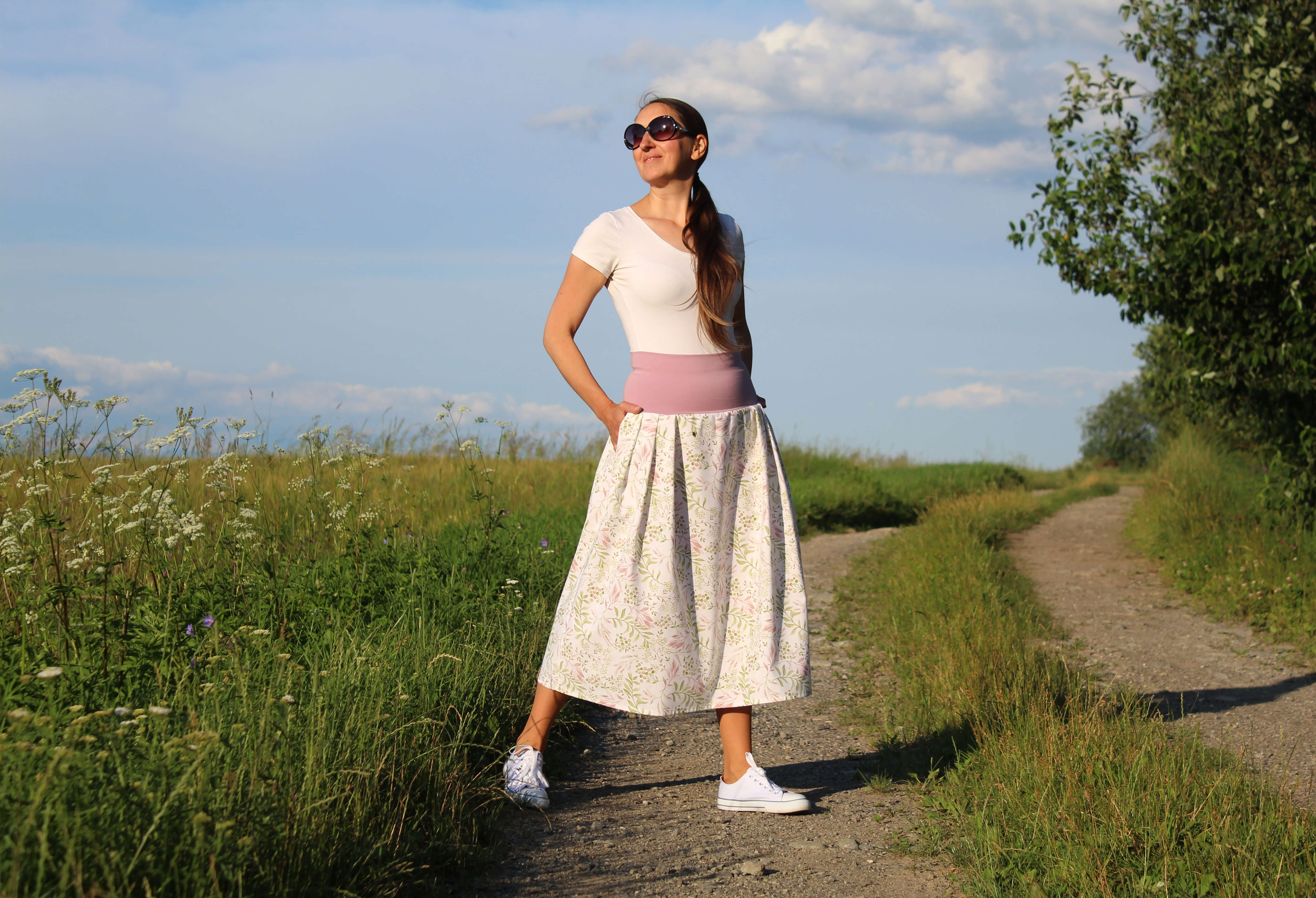 Bavlnená skladaná sukňa staroružovo-zelené lístky