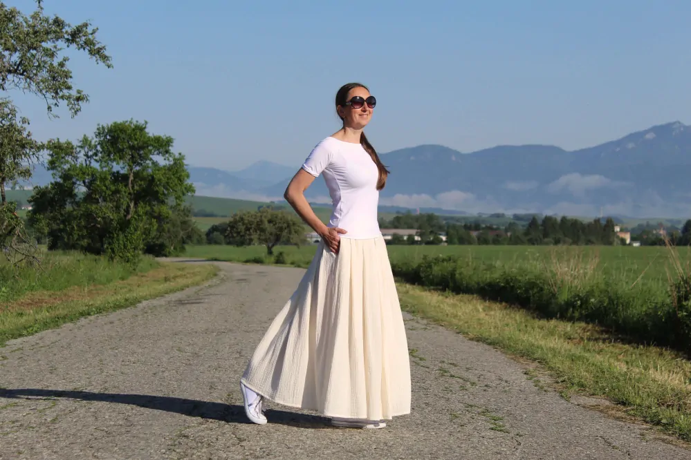 Mušelínová smotanová skladaná sukňa