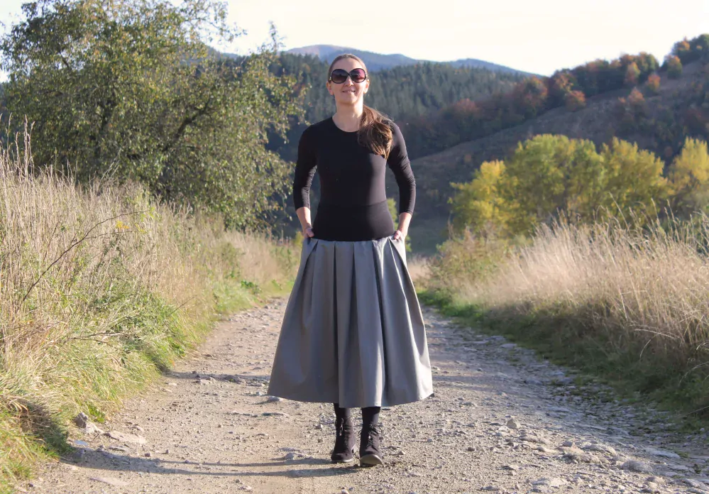 Béžová skladaná sukňa