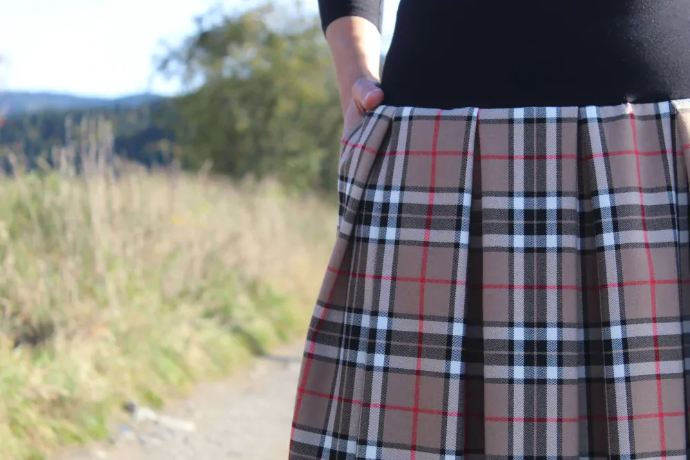 Dlhá sukňa béžová károvaná