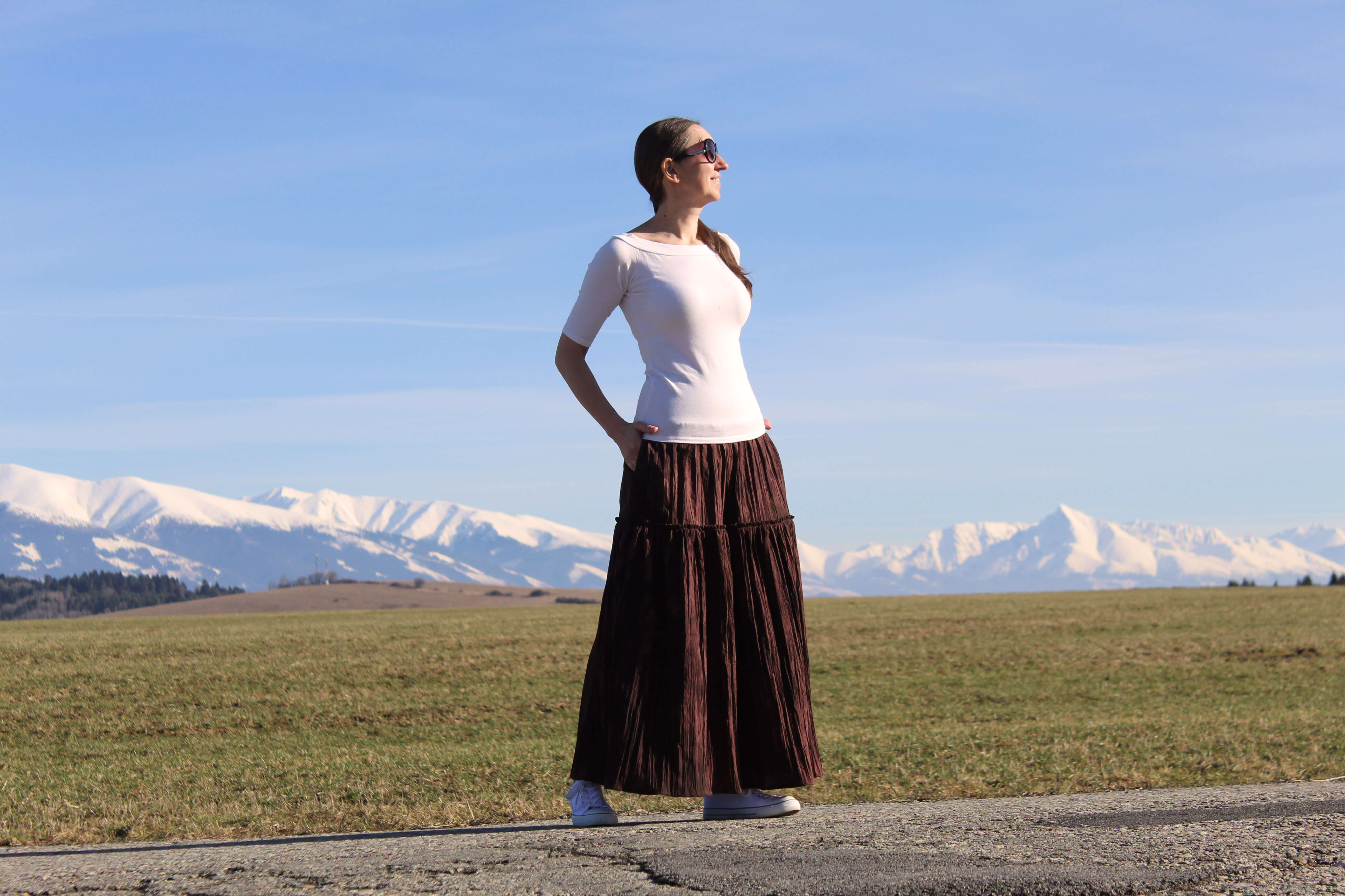 Krešovaná hnedá volánová sukňa