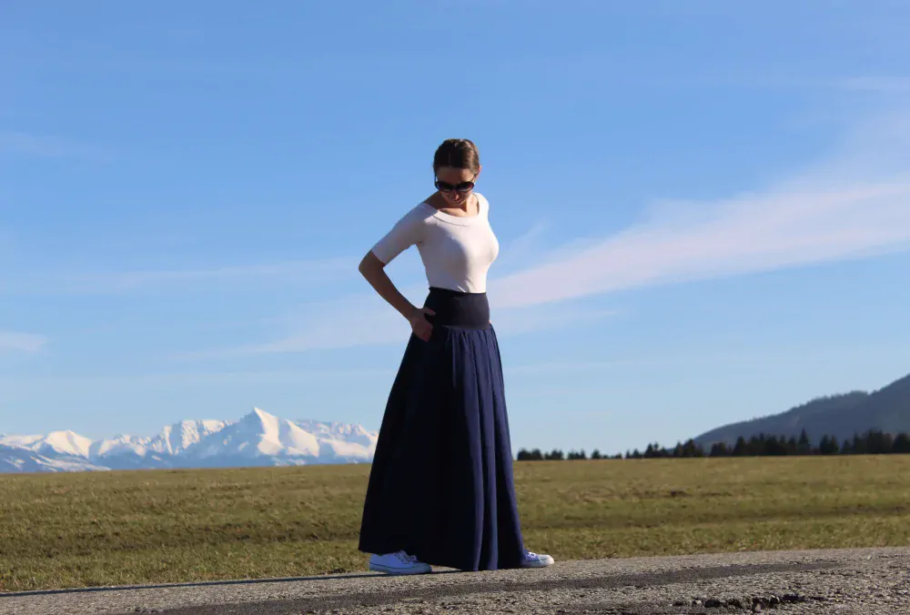 Mušelínová skladaná sukňa tmavomodrá