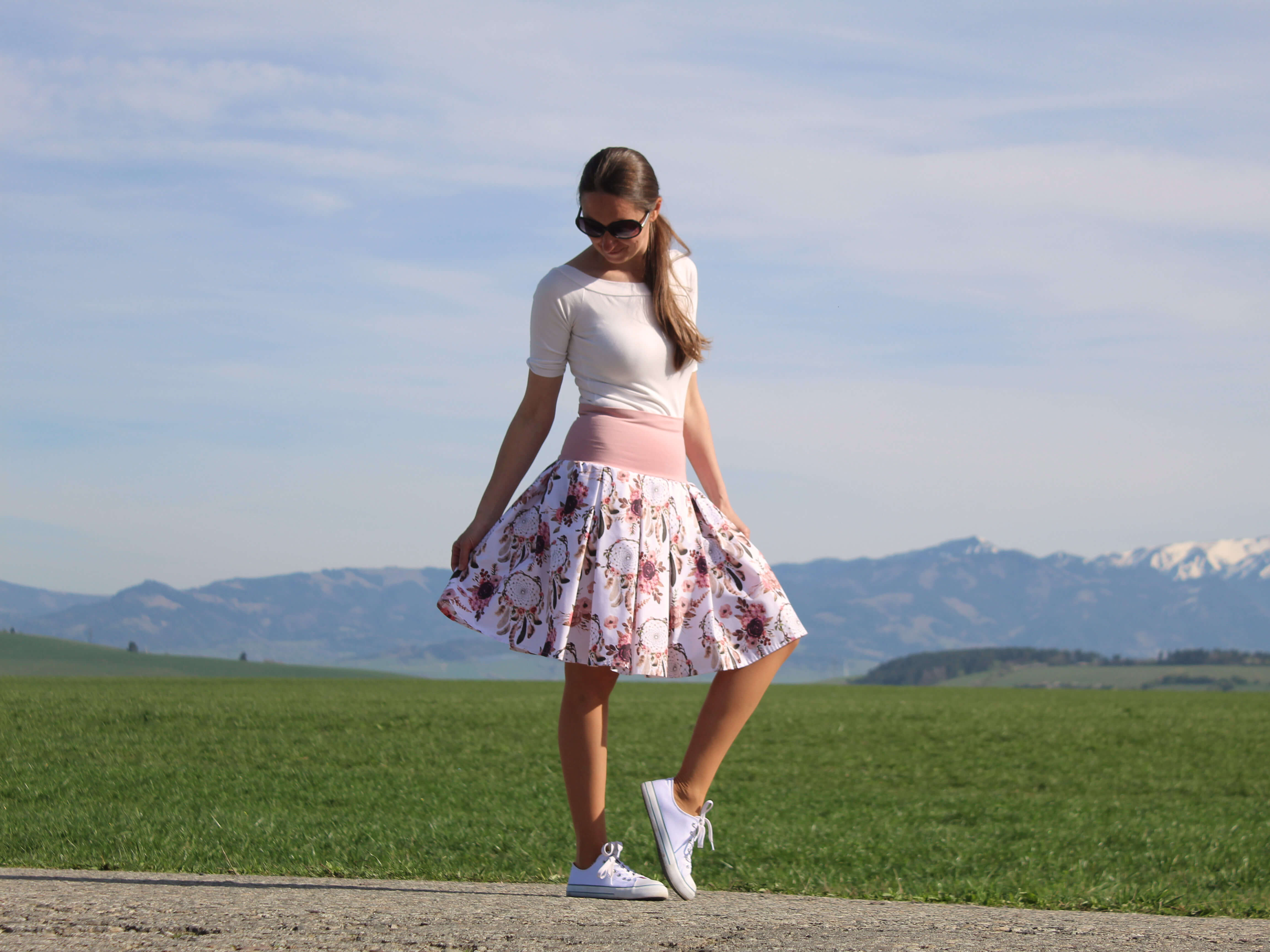 Krátka bavlnená skladaná sukňa s lapačmi