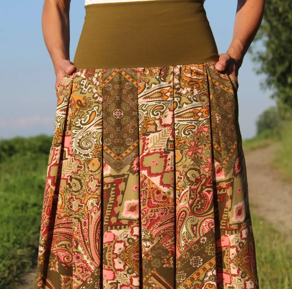 Viskózová sukňa s kašmírovým vzorom