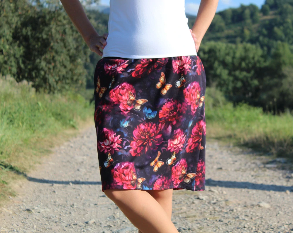 Krátka sukňa "pivónie a motýle"
