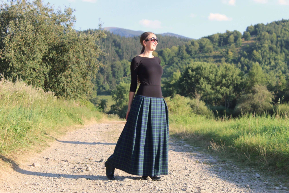 Dlhá skladaná sukňa modro-zelené káro