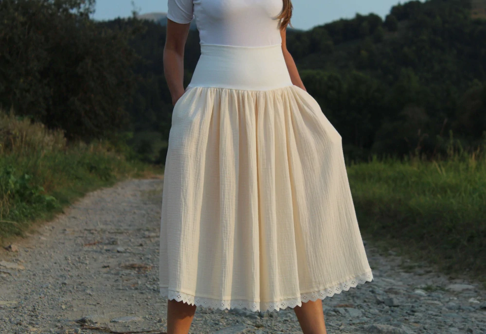 Trojštvrťová smotanová mušelínová sukňa