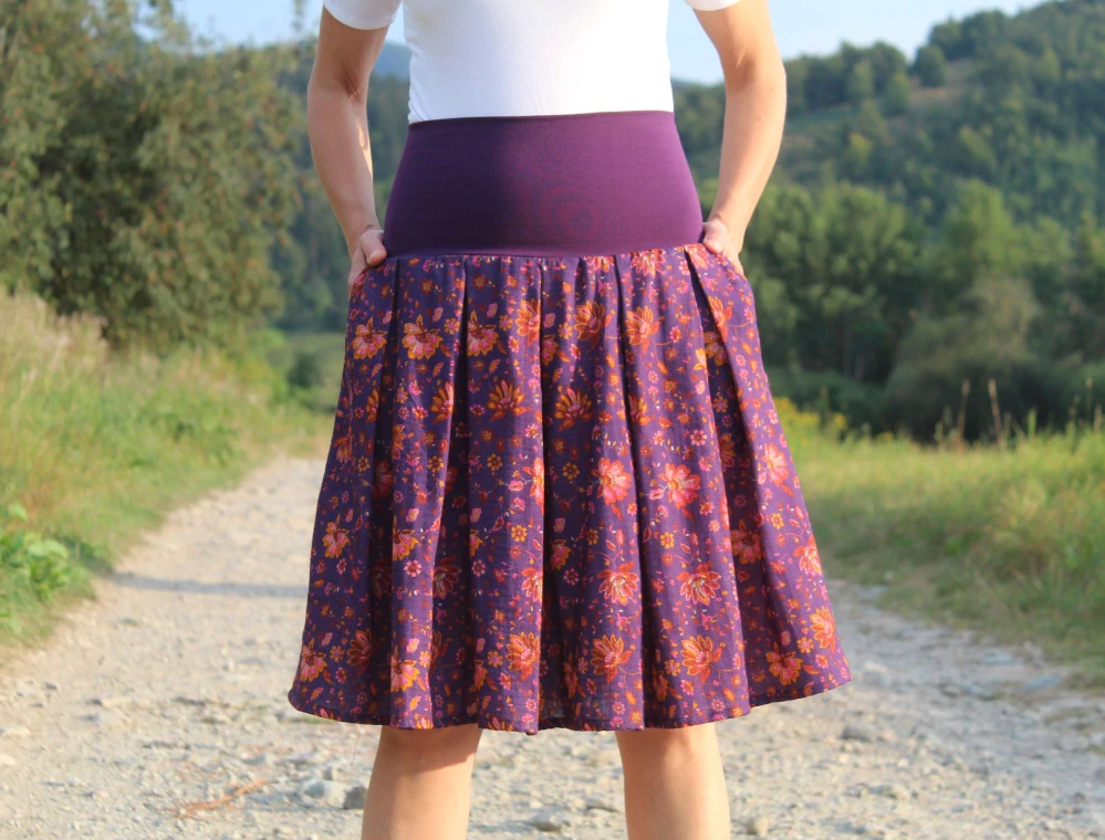 Krátka fialová mušelínová sukňa