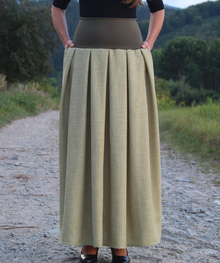 Dlhá svetlozelená skladaná sukňa