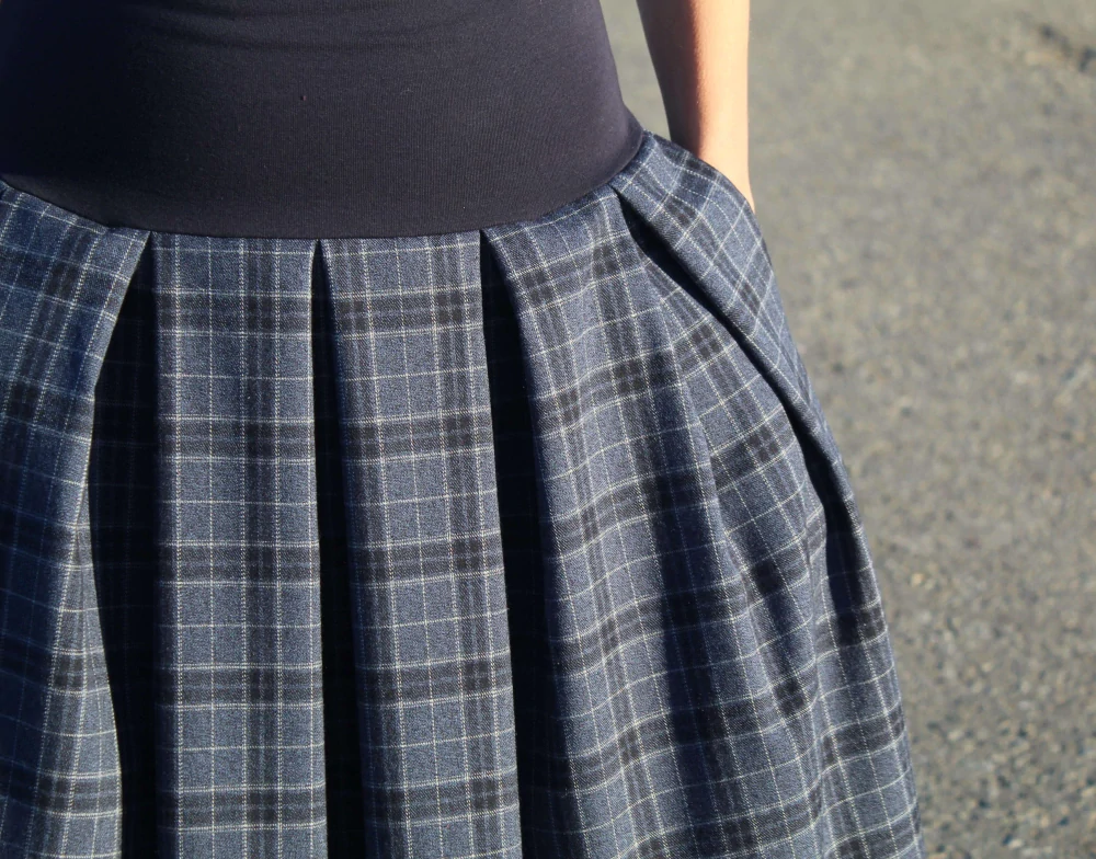 Dlhá sukňa "svetlo-tmavomodrá" károvaná