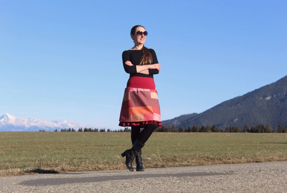 Dvojvrstvová "vínovo-vzorovaná" sukňa