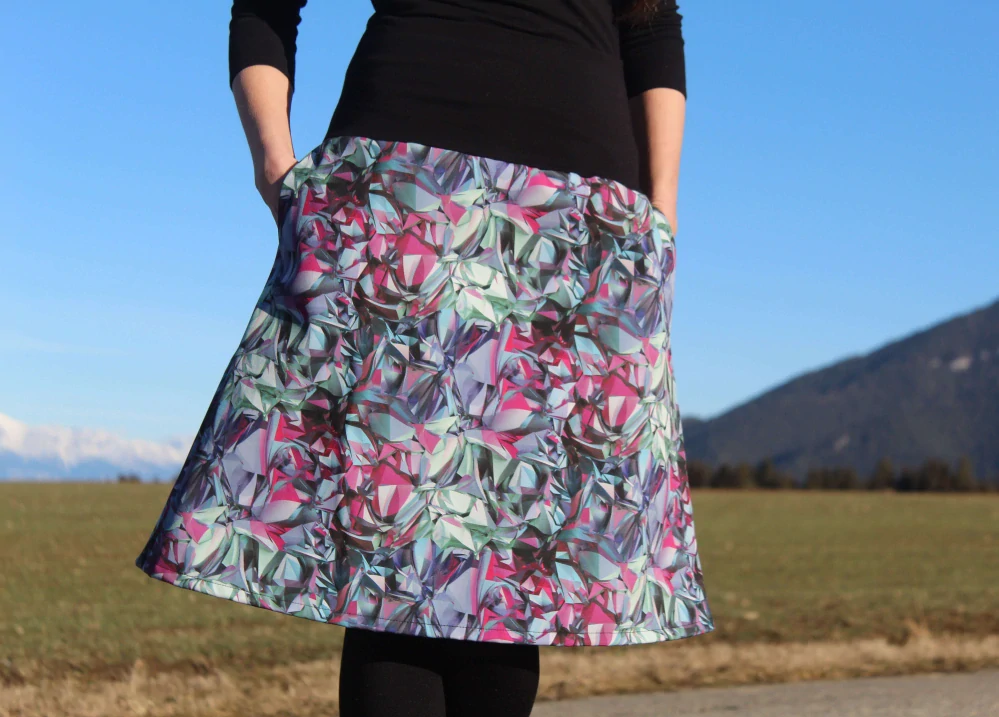 Krátka sukňa "modro-fialový abstrakt" veľ. M