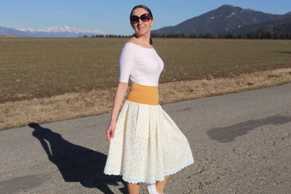 Mušelínová bielo-žltá púpavová sukňa