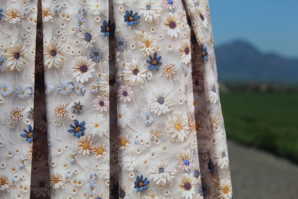 Dlhá skladaná sukňa modro-béžové kvietky