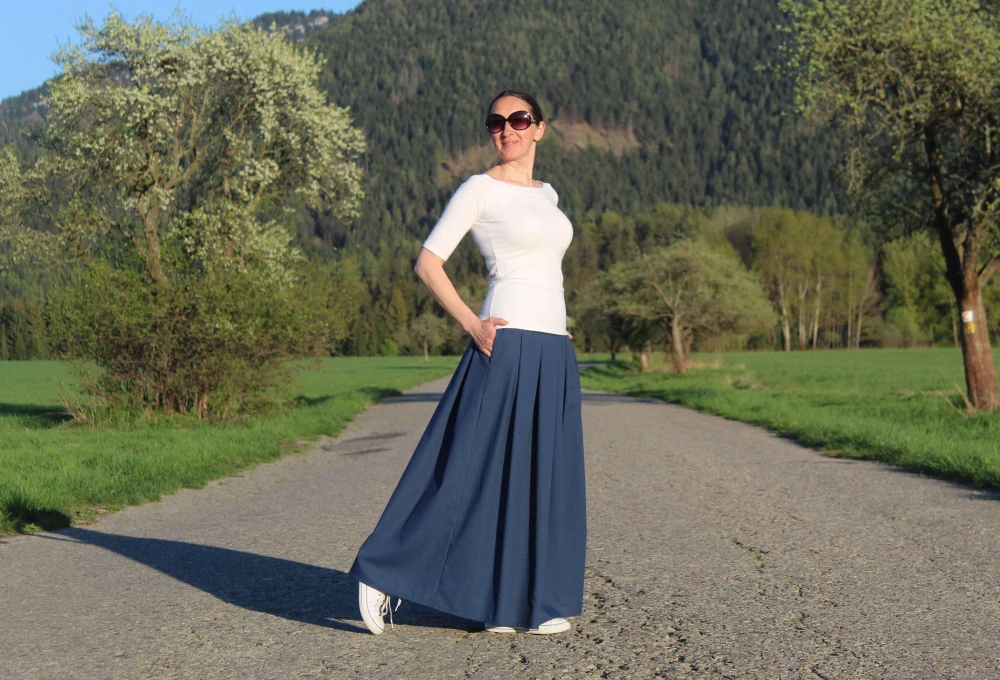 Dlhá tmavomodrá ľanová skladná sukňa