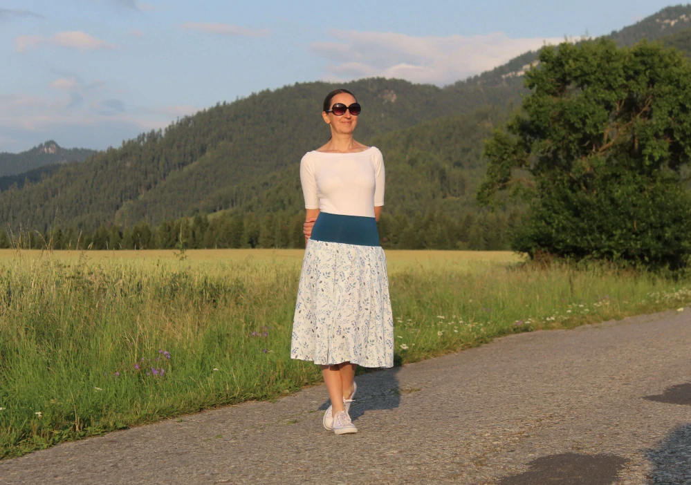 Mušelínová bielo-modro-petrolejová sukňa