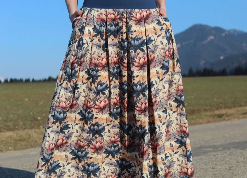 Mušelínová sukňa s lotosmi