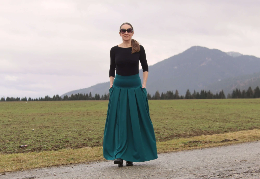 Dlhá petrolejová skladaná sukňa