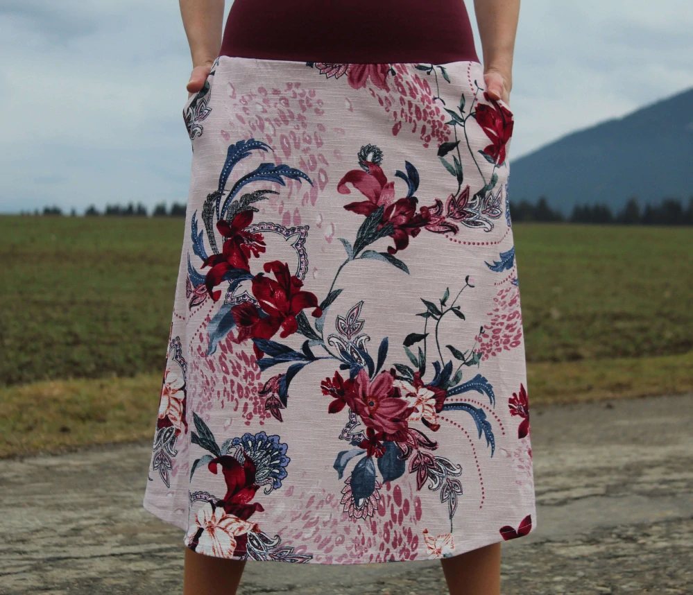 Trojštvrťová sukňa s kvetinovým vzorom