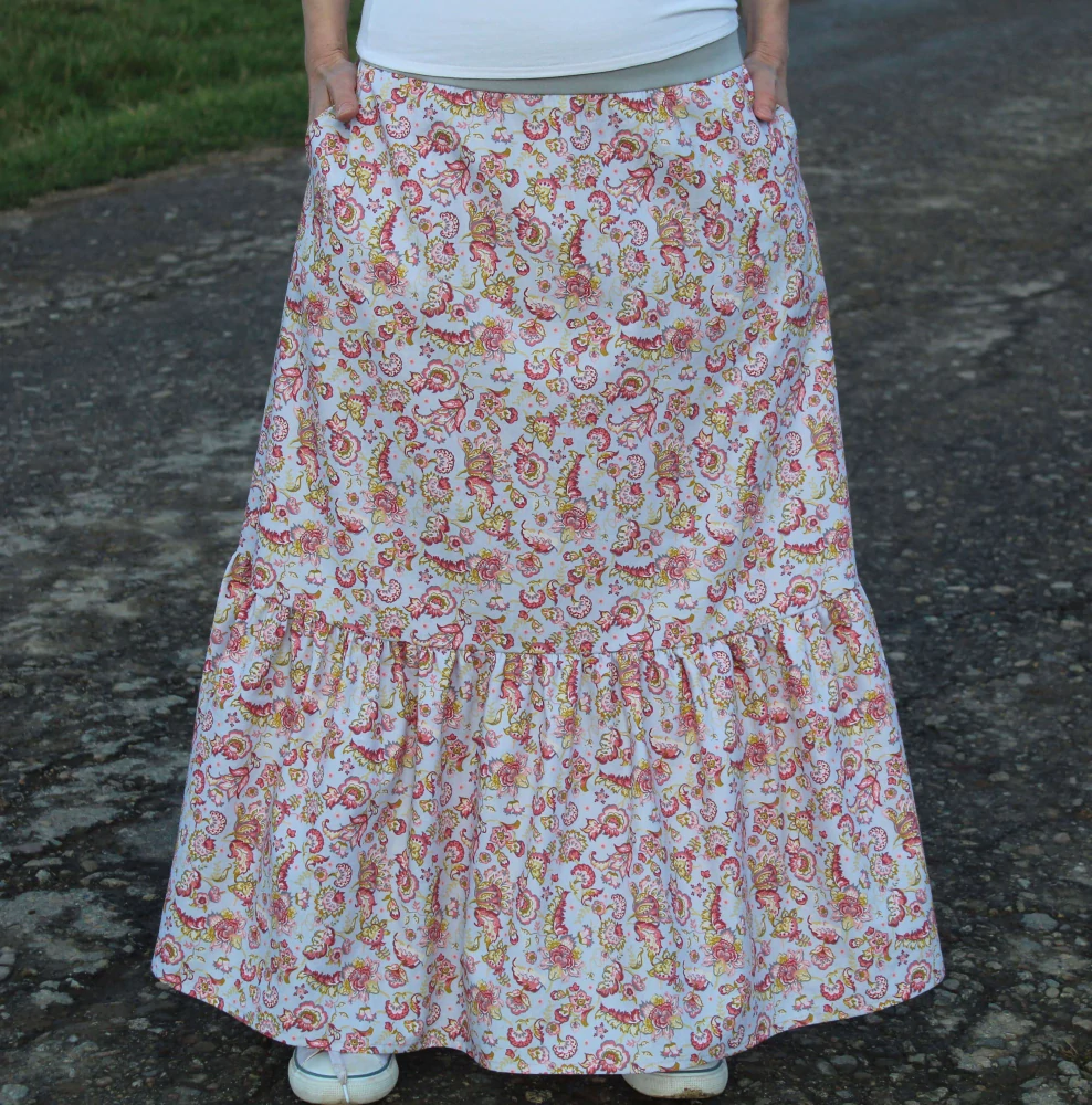 Dlhá bavlnená svetlošedá volánová sukňa s paisley vzorom