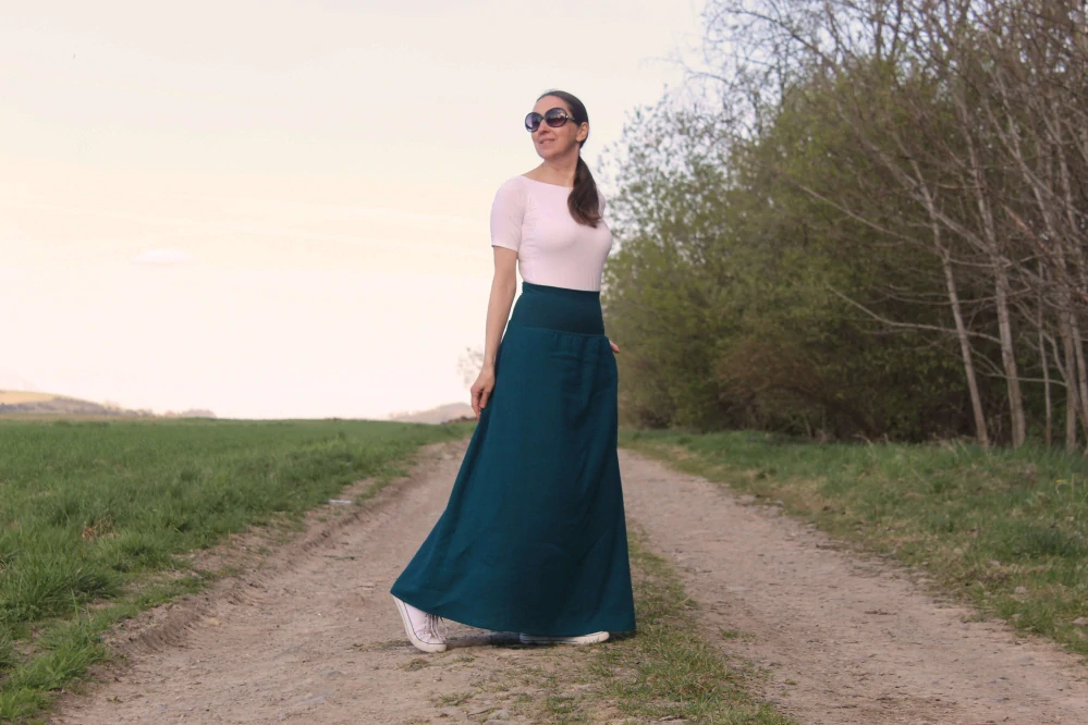 Dlhá áčková ľanová sukňa petrolejovozelená