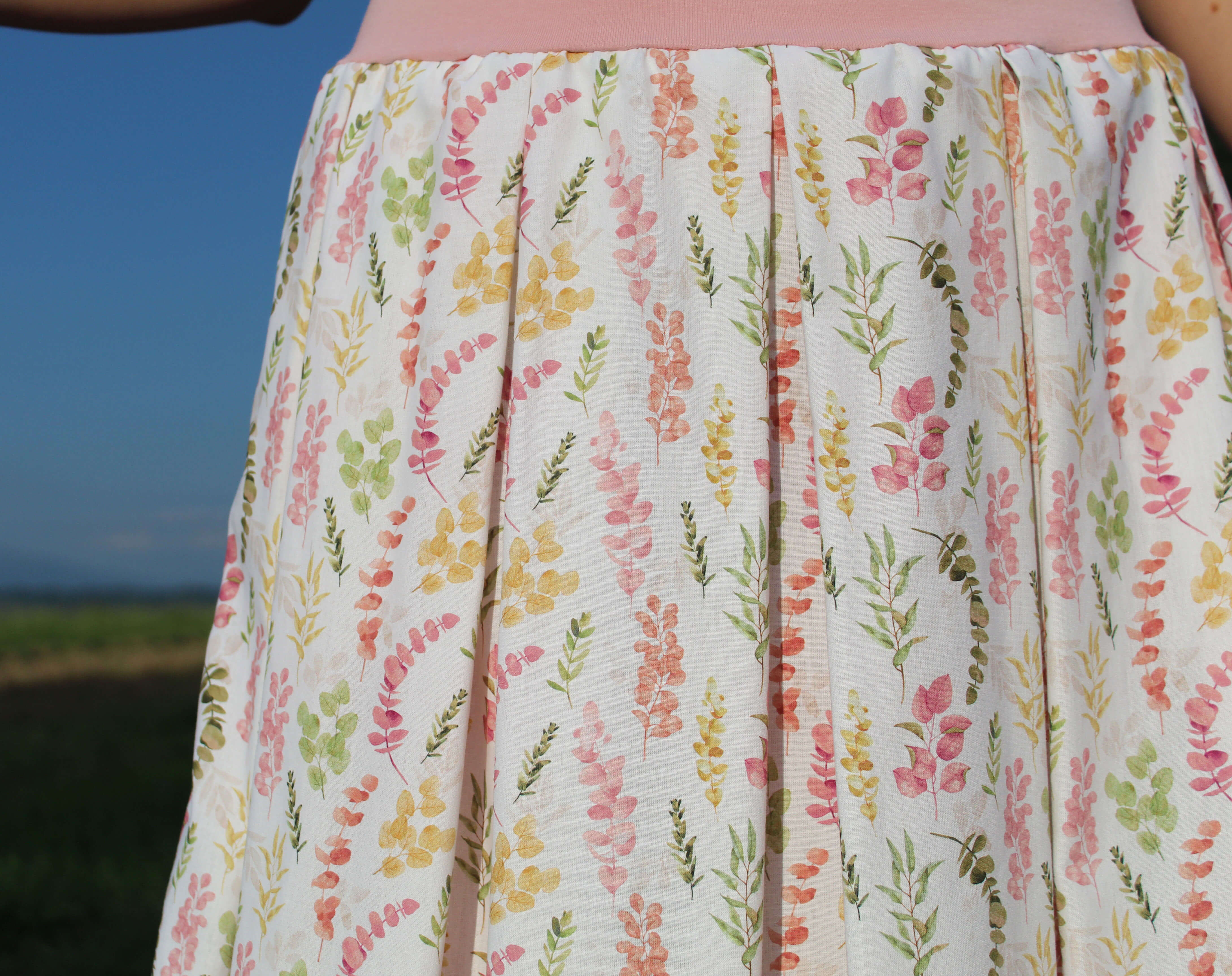 Bavlnená skladaná sukňa ružovo-zelené lístky