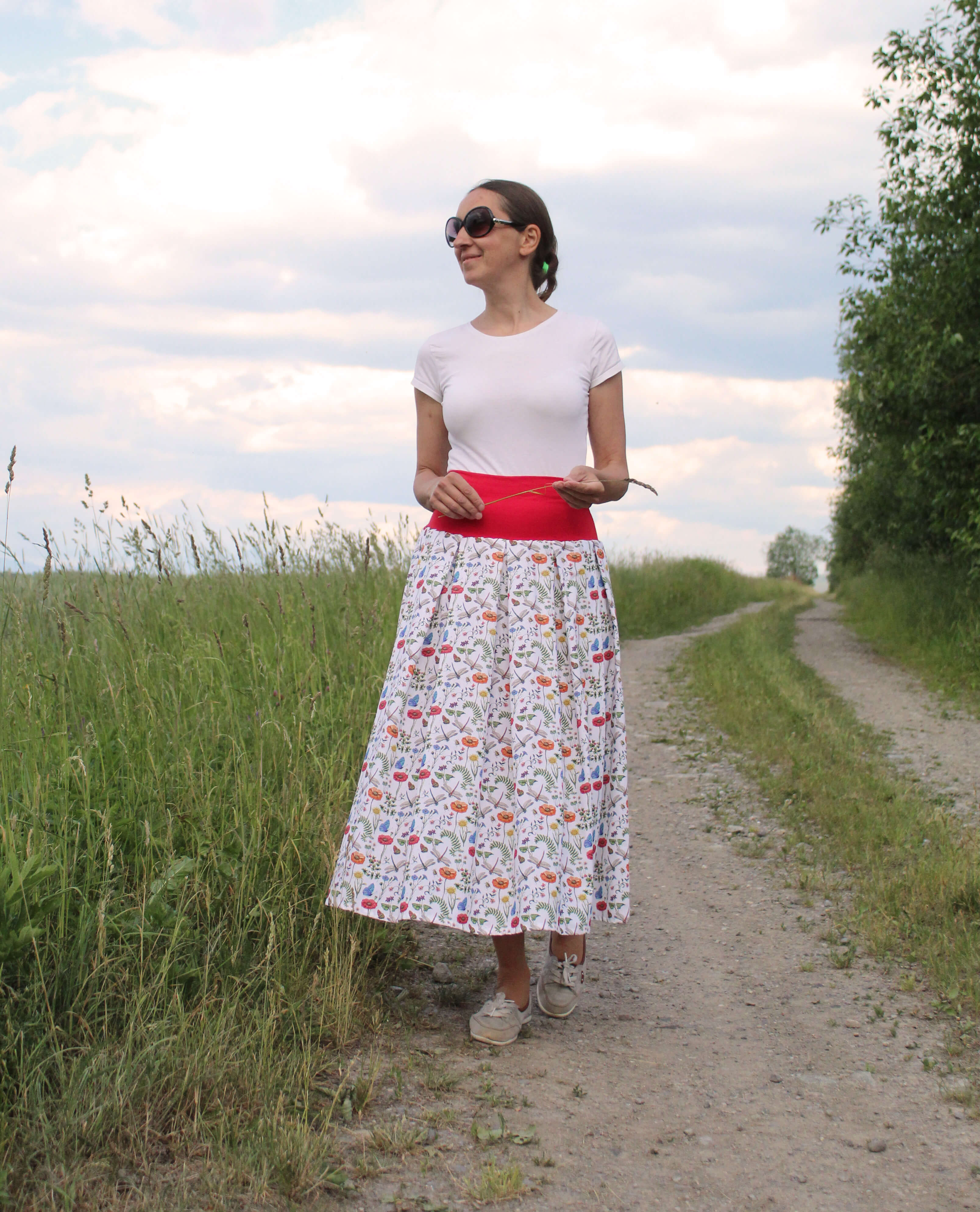 Bavlnená skladaná sukňa vlčie maky