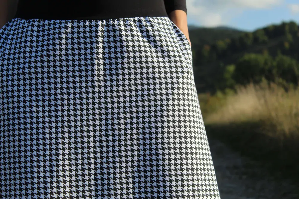 Dlhá sukňa čierno-biele pepitko