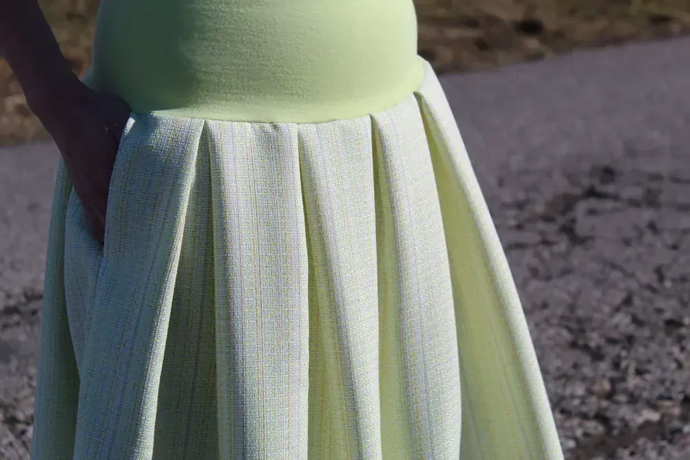 Krátka svetlo zelená sukňa