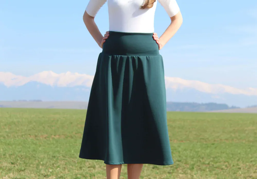 Midi úpletová sukňa zelená