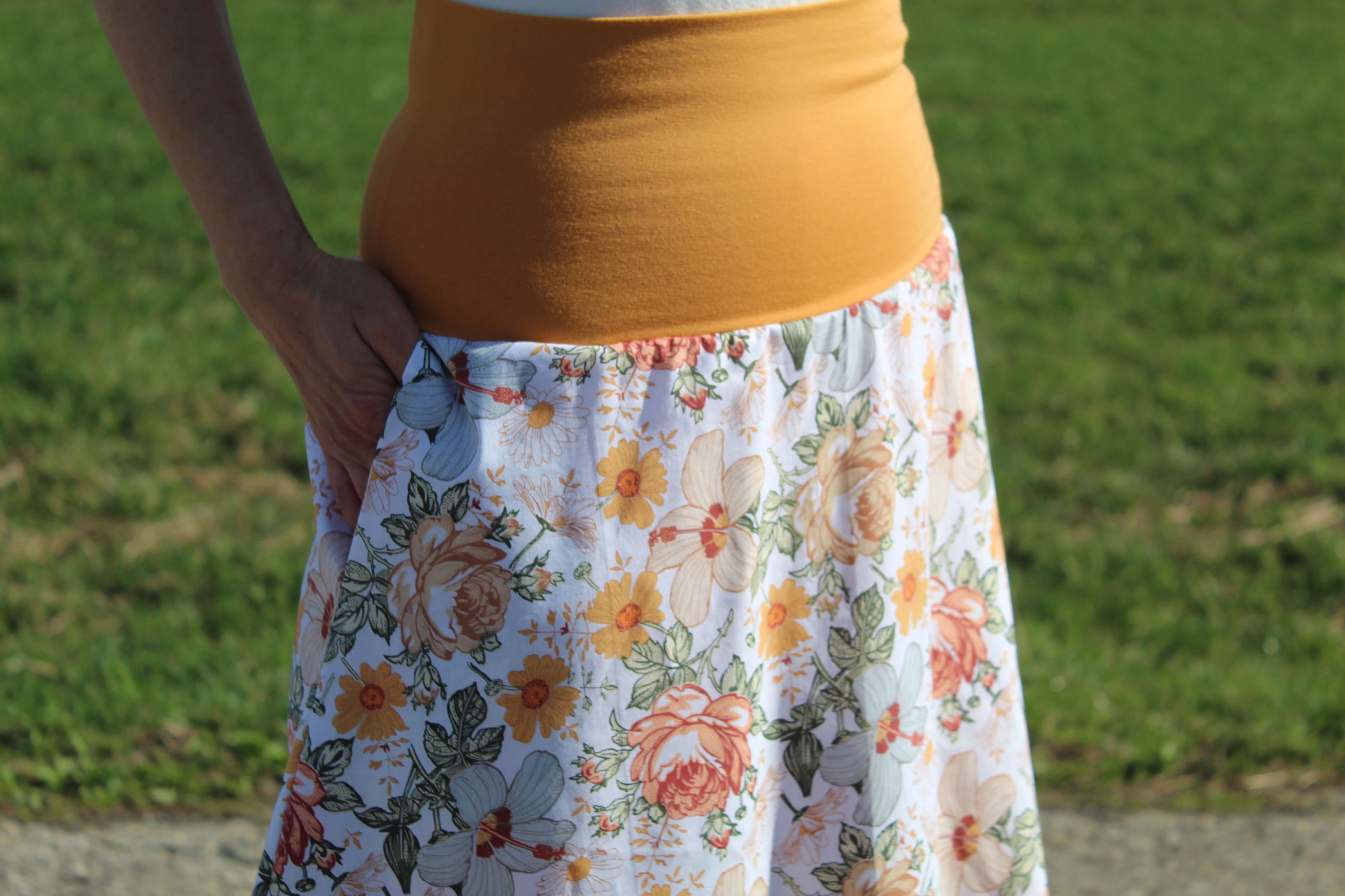 Bavlnená sukňa bielo-horčicová