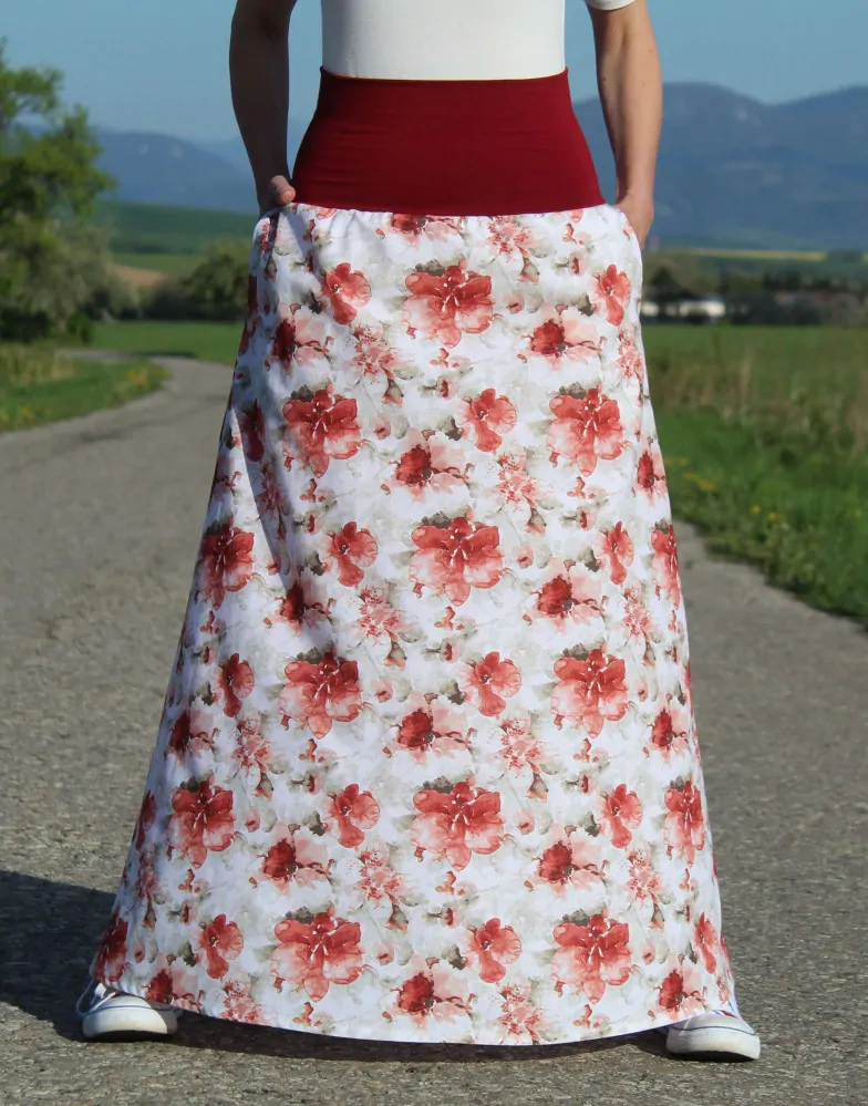 Dlhá bavlnená sukňa biela s červenými kvetinami