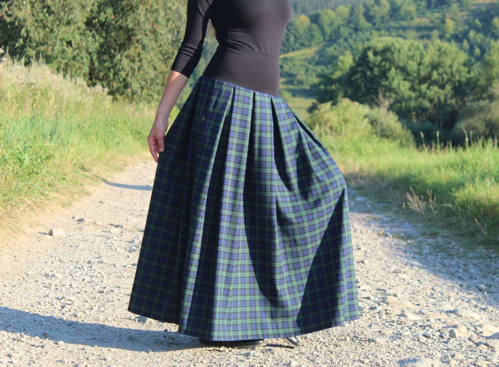 Dlhá skladaná sukňa modro-zelené káro