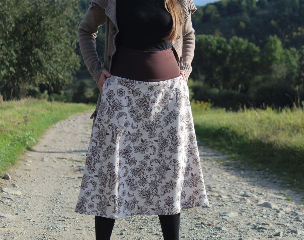 Trojštvrťová hnedo-béžová sukňa