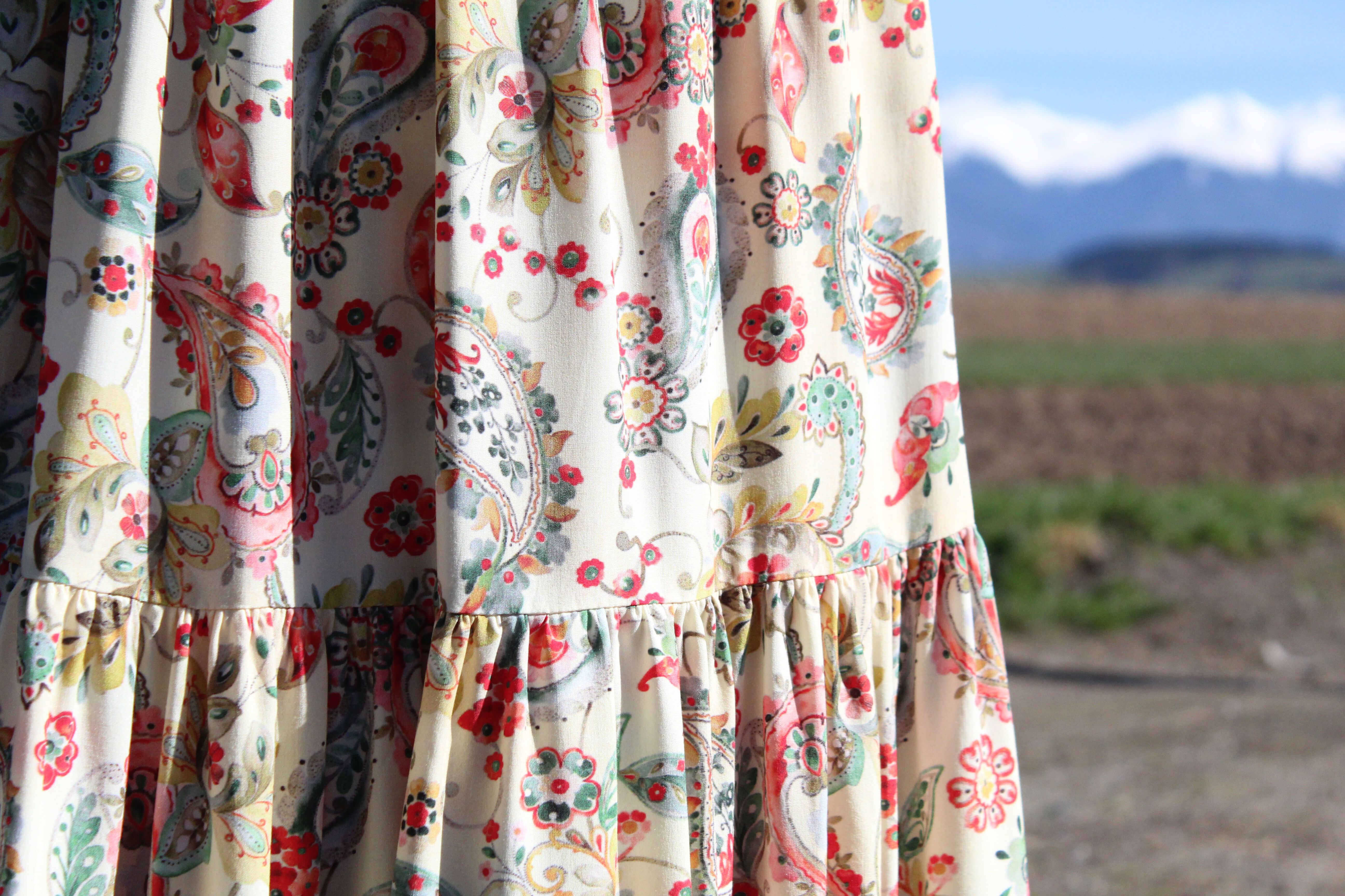 Viskózová sukňa žlté paisley