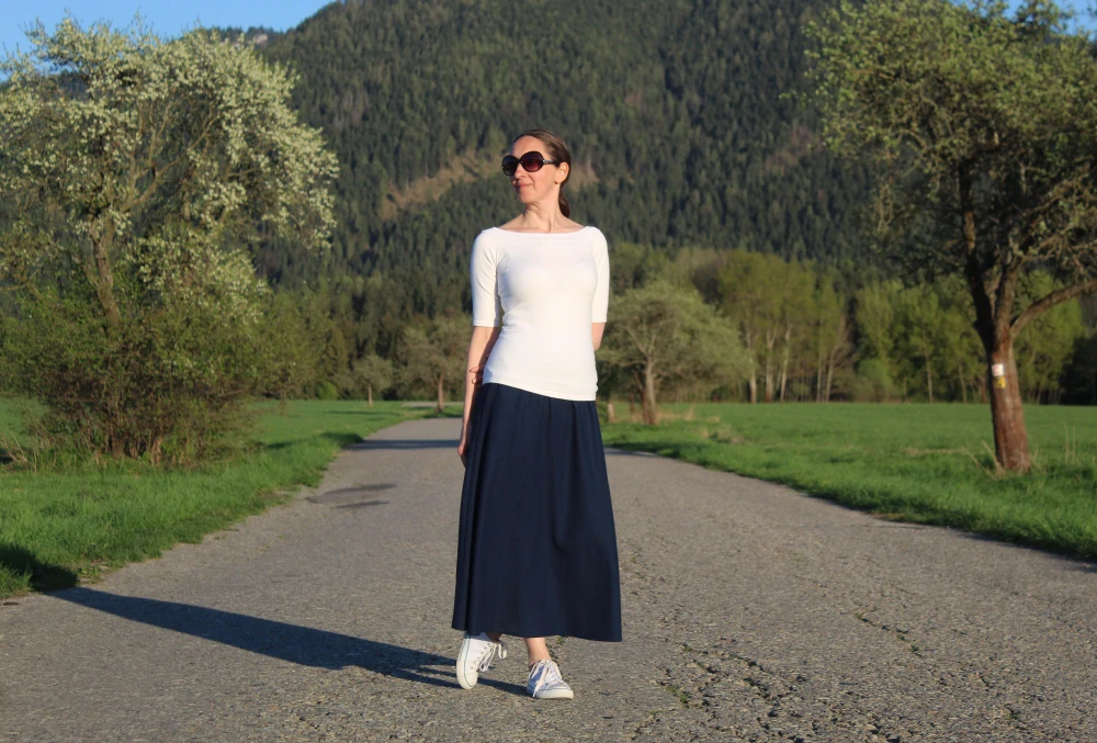 Ľanová tmavomodrá sukňa veľ. L